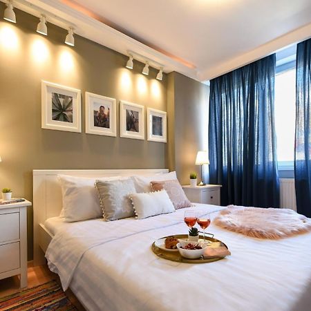 Downtown Oasis: Central Apartments With Cozy Charm Bucureşti Ngoại thất bức ảnh