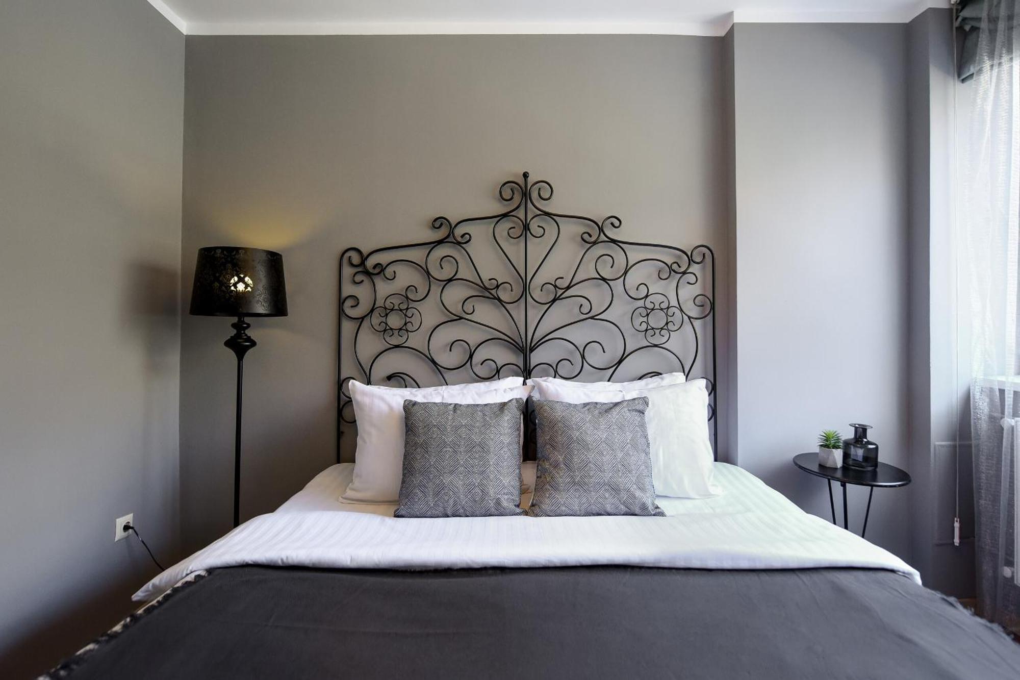 Downtown Oasis: Central Apartments With Cozy Charm Bucureşti Ngoại thất bức ảnh