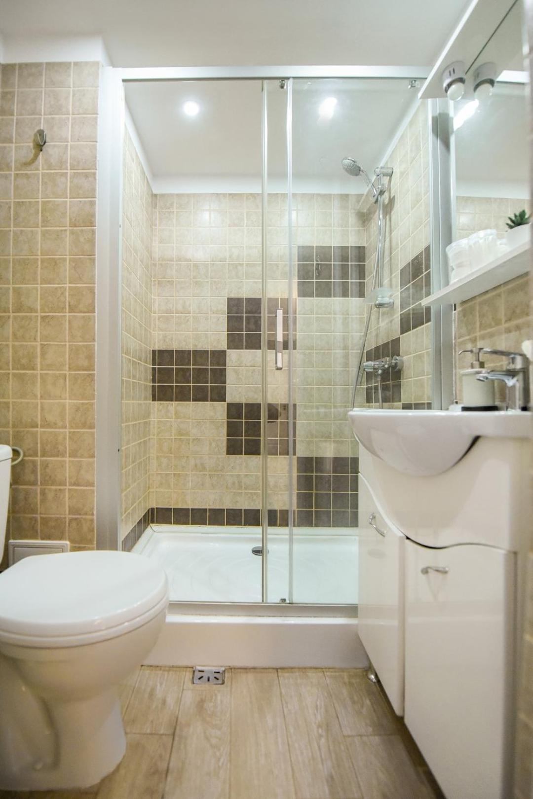 Downtown Oasis: Central Apartments With Cozy Charm Bucureşti Phòng bức ảnh