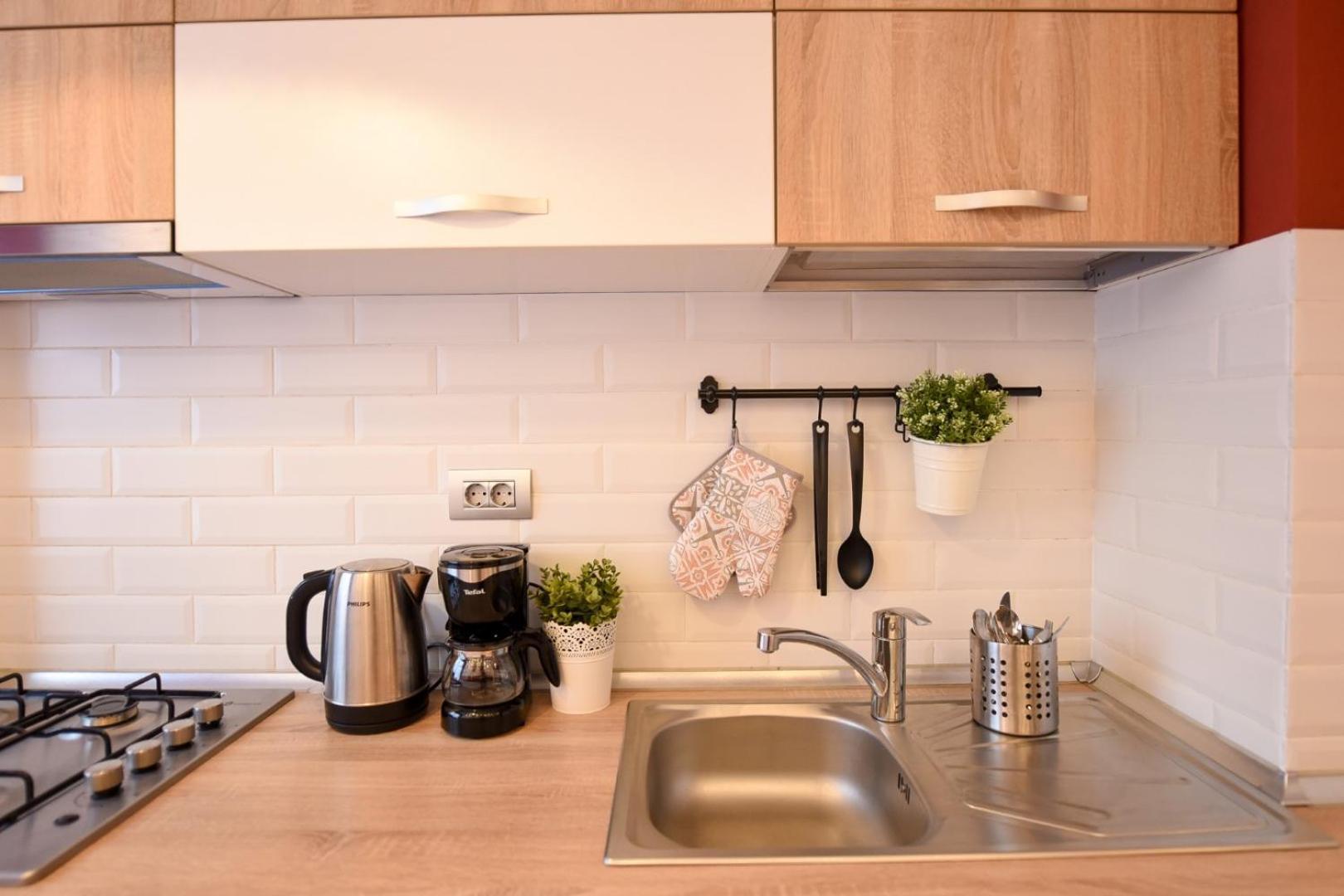 Downtown Oasis: Central Apartments With Cozy Charm Bucureşti Phòng bức ảnh