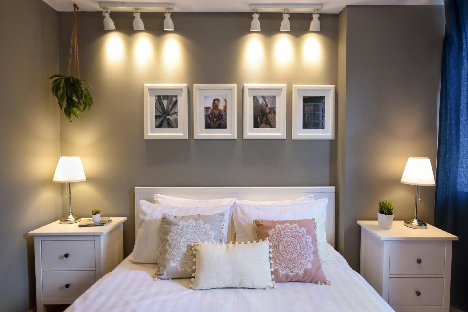Downtown Oasis: Central Apartments With Cozy Charm Bucureşti Phòng bức ảnh
