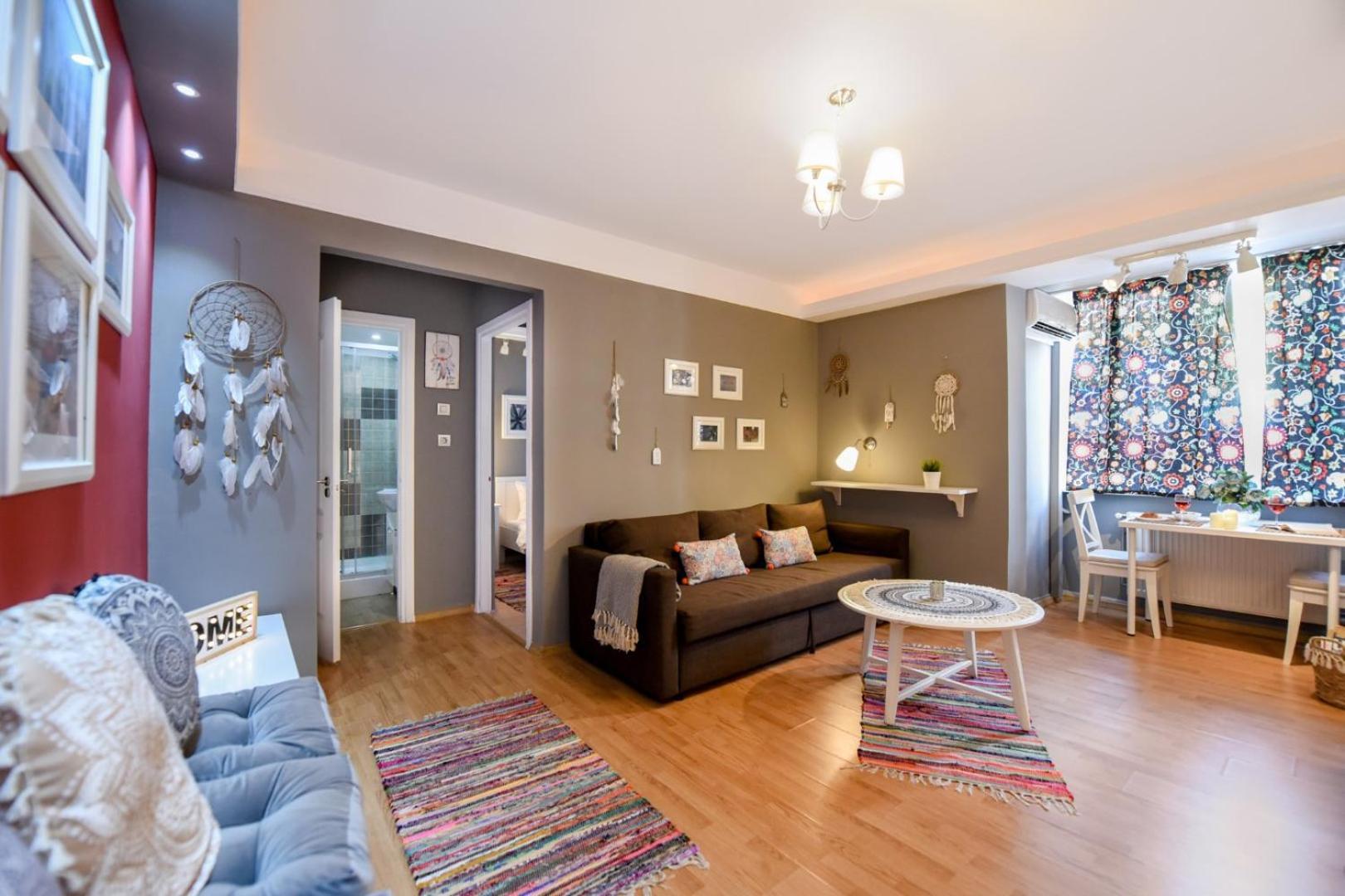 Downtown Oasis: Central Apartments With Cozy Charm Bucureşti Phòng bức ảnh